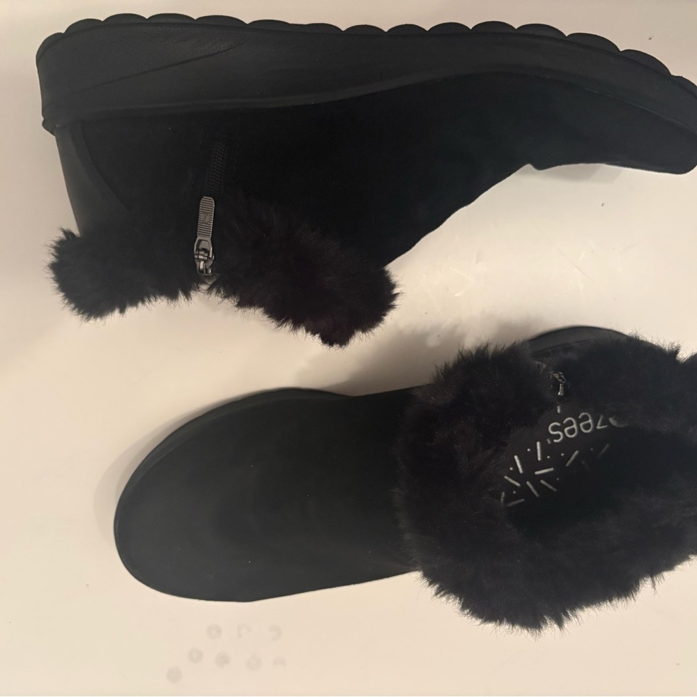 Bzees Black Fur-Trimmed Winter Boots